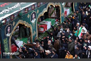تشییع پیکر ۱۰۰ شهید مردمی و مدافع امنیت در تهران 6