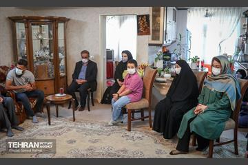 حضور شهردار تهران در منزل آتش نشان شهید مرتضی حیدری 19