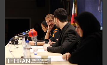 نمایشنامه خوانی سالی که دو بار پاییز شد 17