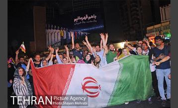 شادی خیابانی مردم بعد از پیروزی تیم ملی ایران 27