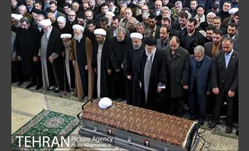 اقامه نماز بر پیکر حجت‌الاسلام والمسلمین هاشمی رفسنجانی 13