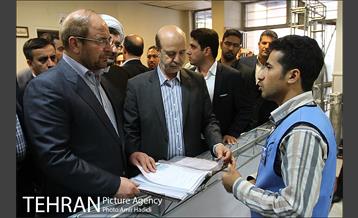 بازدید شهردار تهران از نمایشگاه نوروزی عطر یاس و مرکز اسکان نوروزی منطقه ۲۰ 31