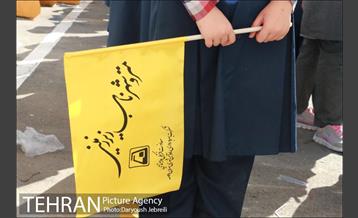 اهدای هدایای ویژه به دانش آموزان دبستان دخترانه شهید خوشنویسان 4