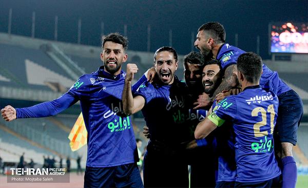دیدار تیم های فوتبال استقلال تهران و تراکتور سازی تبریز 17