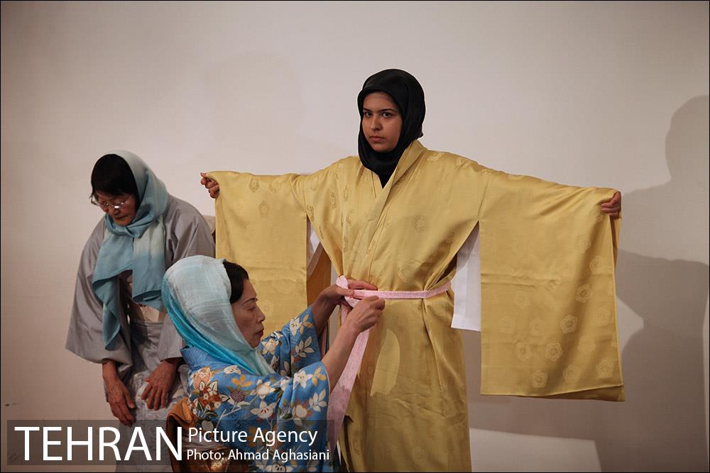 شکوفه های گیلاس و افسانه گنجی در موزه امام علی 2 6