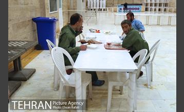 بازدید شبانه مدیران شهری از مددسرای خاوران 8