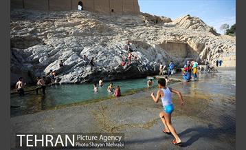 تابستان گرم  در چشمه علی 42