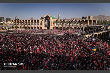 مراسم اقامه نماز بر پیکر آقای شهید ایران 15