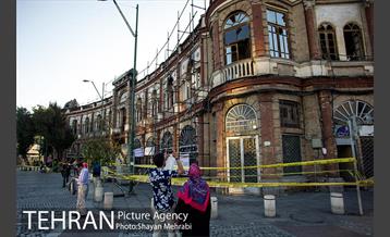 بازدید شهردار تهران از خسارت آتش سوزی اخیر میدان حسن آباد 7