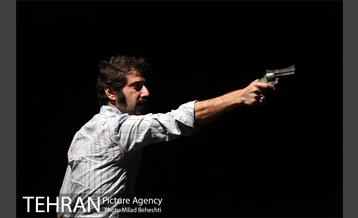 نمایش فیل در تاریکی 24