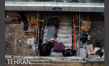 تخلیه اجناس مغازه های باقی مانده ساختمان پلاسکو -1 21