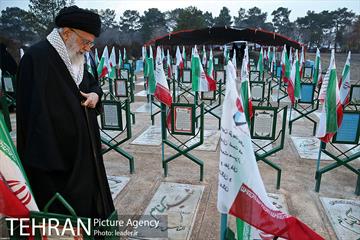 حضور رهبر انقلاب در مرقد مطهر امام راحل و گلزار شهدای بهشت زهرا 8