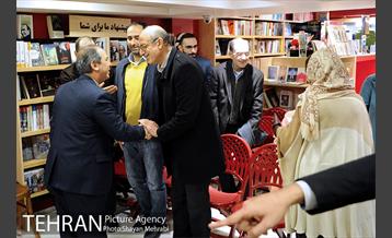 رونمایی و جشن امضا رمان سفر زیارتی قرن بیست و یکم هارولد فرای 2