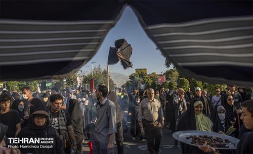 نجات اهل عالم با حسین است  17