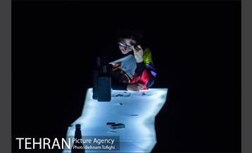 نمایش سه روایت از زندگی‎ 13