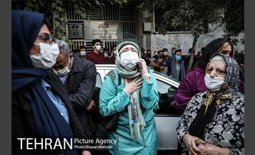 حضور مردم مقابل بیمارستان جم پس از فوت استاد شجریان 1