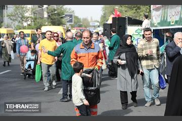 خدمت رسانی مواکب منطقه۱۶ به نمازگزاران عید سعید فطر 10