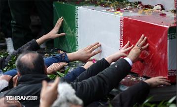 تشییع پیکر ۱۰۰ شهید مردمی و مدافع امنیت در تهران - 1 45