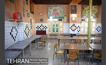 بازدید شهردار تهران از قهوه‌خانه حسین رمضان یخی در محله دروازه غار 14