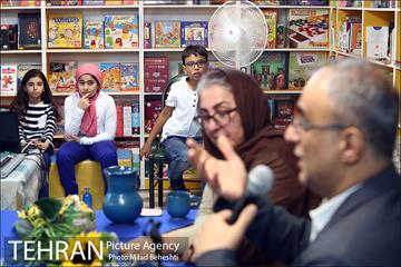 دورهمی صمیمی با ناصر یوسفی در دهکده کتاب بازی و اندیشه 10