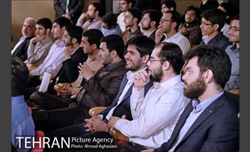 اهدای مدال های دانشجویان نخبه به مقام معظم رهبری 5