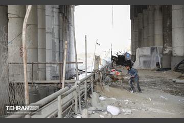 بازدید دانشجویان از پروژه مقاوم‌سازی پل تقاطع بزرگراه همت و رودخانه کن 28