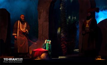 نمایش «تنهاتر از مسیح» 3