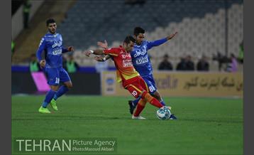 دیدار تیم های فوتبال استقلال و فولاد خوزستان