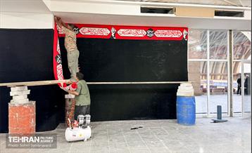 آماده سازی مصلی امام خمینی(ره) در آستانه مراسم وداع با رهبر شهید
