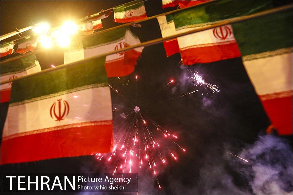 نور افشانی در میدان انقلاب بمناسبت 22 بهمن 14