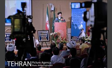 اهدای مدال های دانشجویان نخبه به مقام معظم رهبری 13