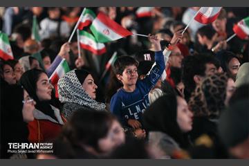 رویداد «شب ایران» در میدان انقلاب اسلامی 15