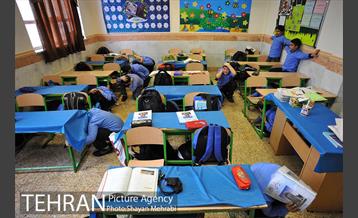 مانور سراسری زلزله در دبستان دکتر حسن تهرانی مقدم 21