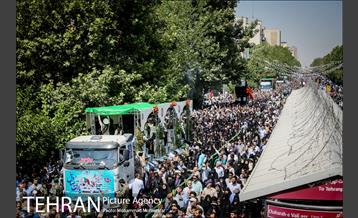 مراسم تشییع پیکرهای مطهر ۱۵۰ شهید تازه‌ تفحص‌ شده دفاع مقدس  - ۲ 11