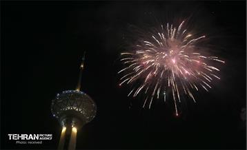 نورافشانی برج میلاد در شب پیروزی انقلاب اسلامی 4