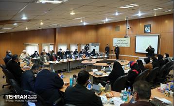 نشست هم اندیشی شهردار تهران با نخبگان منطقه 22