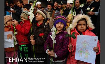 ادای احترام سرکلانترغرب تهران ومردم به شهدای آتش نشان ساختمان پلاسکو‎ 19