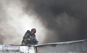 آتش‌سوزی انبار چسب در بازار تهران 39