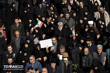 تشییع پیکرهای ۱۰۰ شهید گمنام از مقابل دانشگاه تهران 19