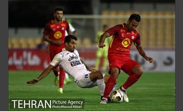 دیدار نقت تهران و پرسپولیس تهران در لیگ برتر فوتبال 12