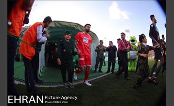 دیدار تیم های ذوب آهن و پرسپولیس 6