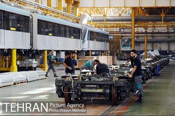 بازدید معاون اول رئیس جمهور به همراه شهردار تهران از کارخانه واگن‌سازی تهران 45