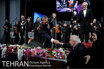 شب موسیقی انقلاب در منطقه گردشگری عباس آباد 47
