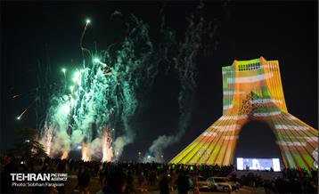 نورافشانی جشن پیروزی انقلاب اسلامی در میدان آزادی 30