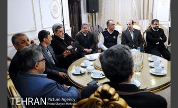 نشست صمیمانه شهردار تهران با خانواده های شهدای آتش نشان و آسیب دیدگان حادثه ساختمان پلاسکو 13