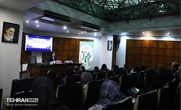 جلسه هم‌اندیشی رییس نهاد پایش طرح های توسعه شهری با جمعی از بانوان 22