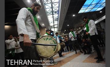 اهتزاز پرچم مسجد جمکران در برج میلاد 5