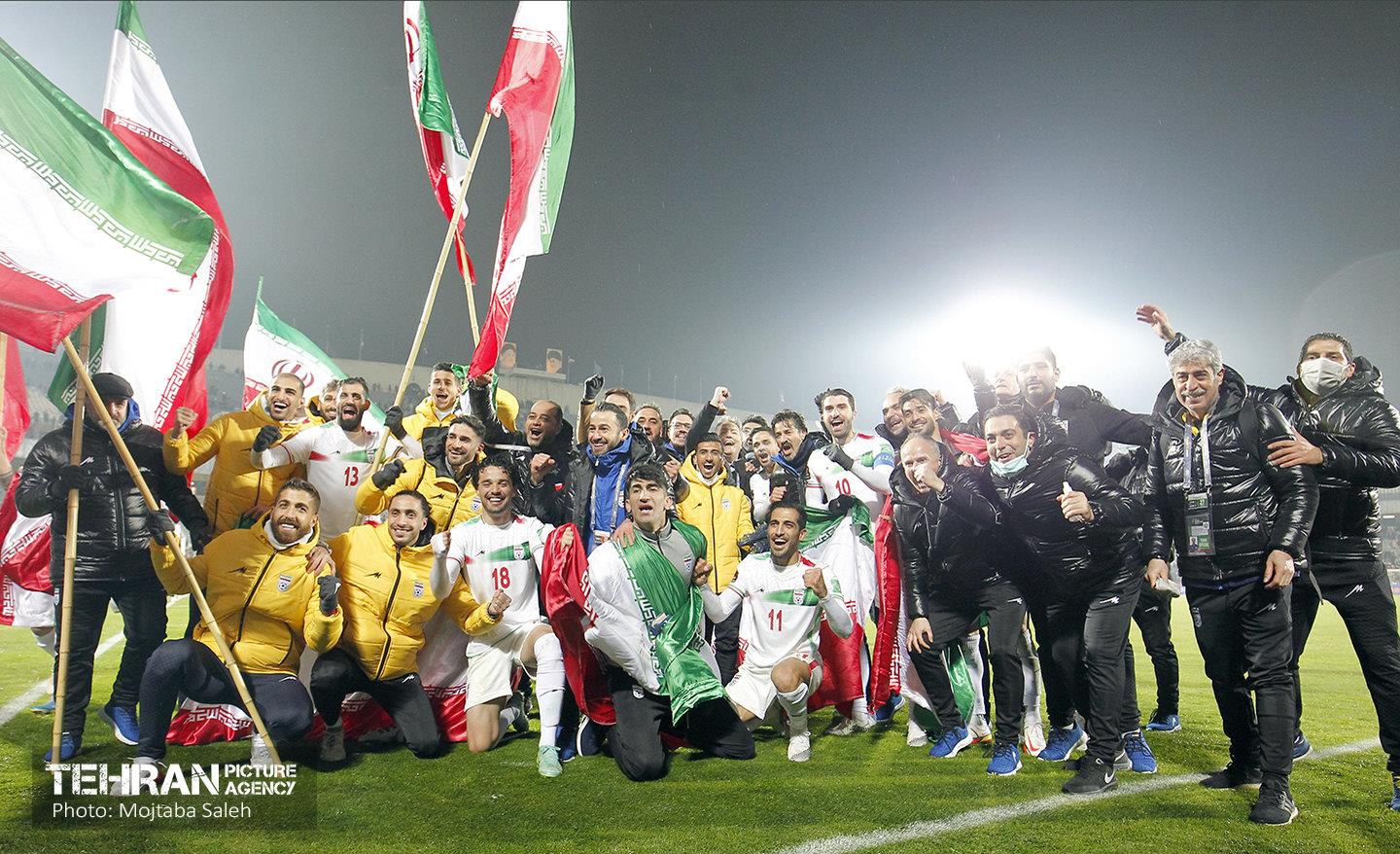جشن و شادی بازیکنان و کادر فنی تیم ملی ایران پس از صعود به جام جهانی 2022