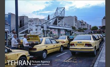 افطاری ساده تاکسی رانی در پایانه سازمان آب 1