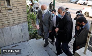 حضور شهردار تهران در منزل شهیدان الله کرمی 2